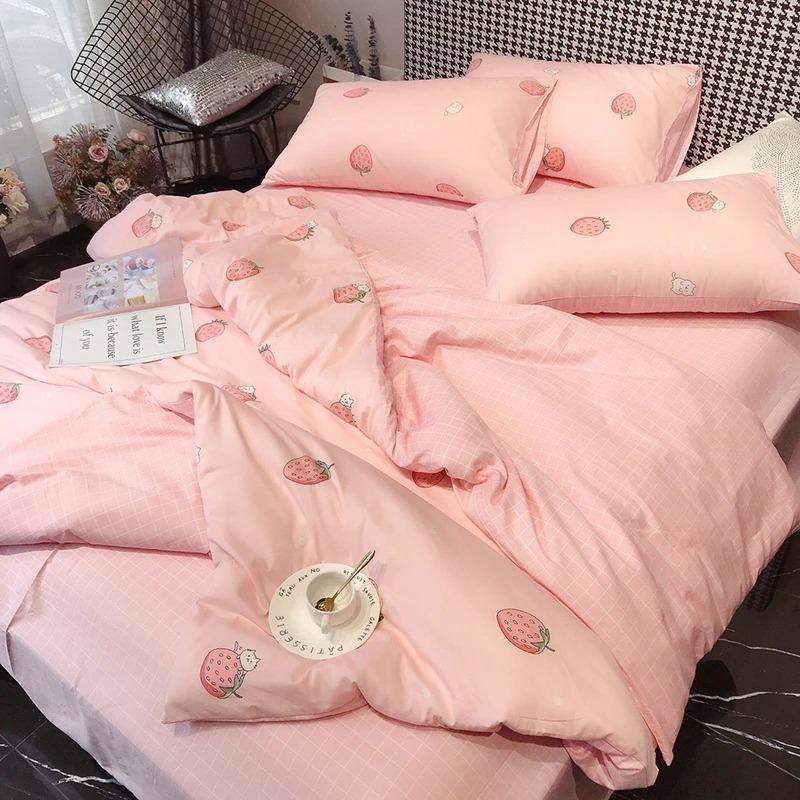 Strawberry Kitten Bedding Set