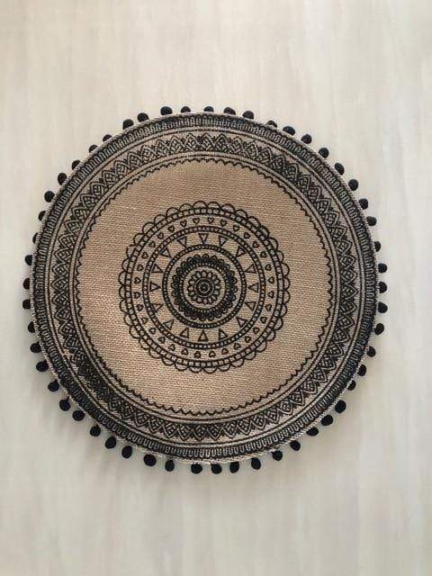 Delicate Round Table Mat