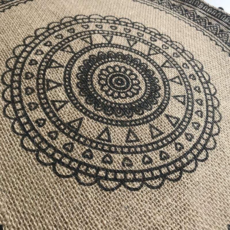 Delicate Round Table Mat