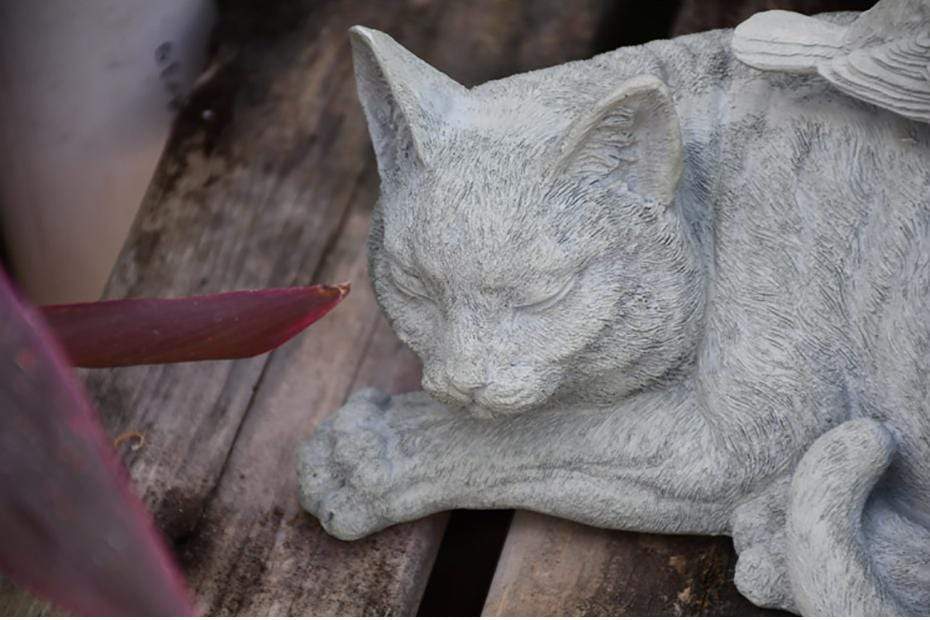 Lazy Cat Garden Decor