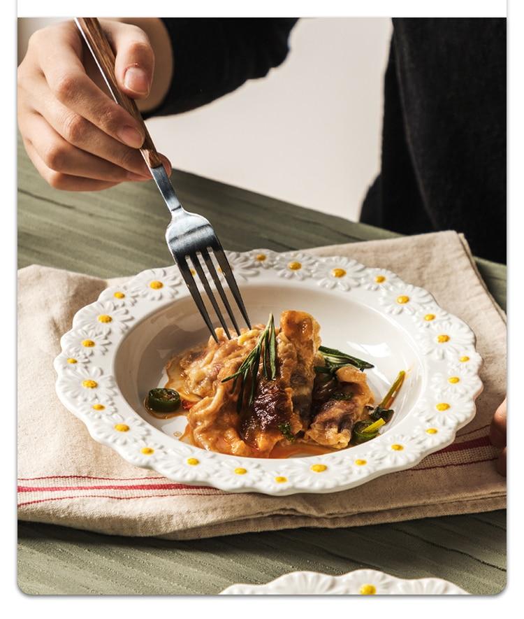 Daisies Embossed Kitchenware Collection