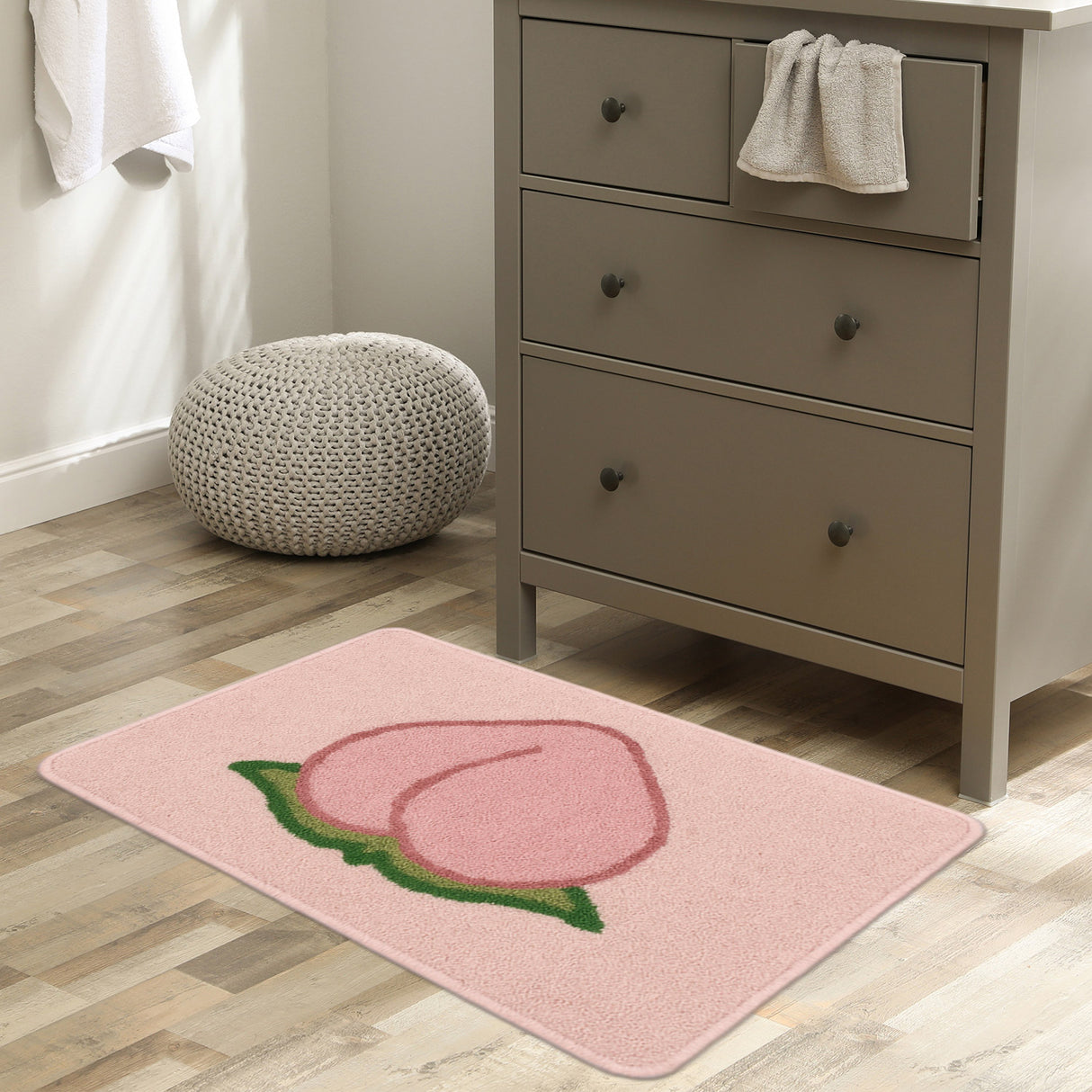 Feblilac Peach Shaped Tufted Bath Mat – Fun & Soft Non-Slip Bathroom Rug