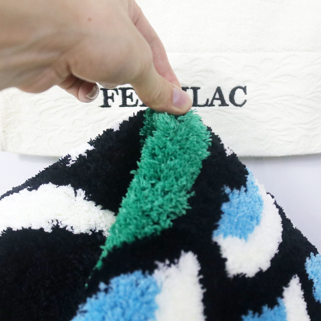 Feblilac Blue Fish-Shaped Tufted Bath Mat – Cute and Fun Non-Slip Rug