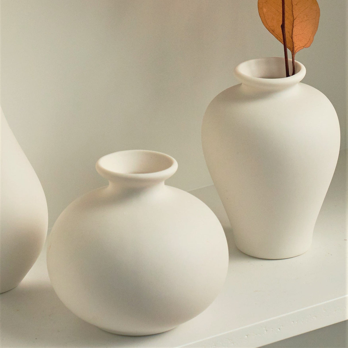 White Ceramic Curve Vase Set (5 vases)