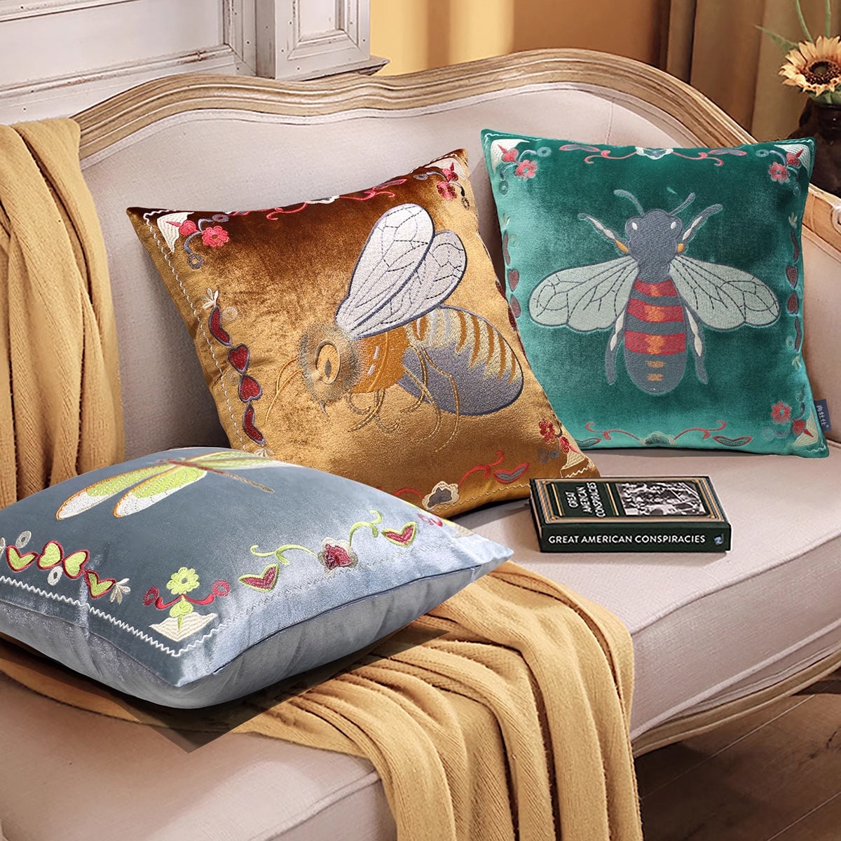 Luxury Velvet Flying bee Retro Inspired Embroidery Pillow Cover,20"X20" Decorative Pillows, Housewarming gift