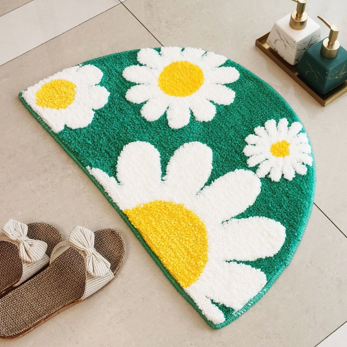 Green Semicircle Daisy Bathroom Mat, White Flower Bath Rug, Nature Bathroom Decor, Soft Water-Absorbent Mat for Bath Shower