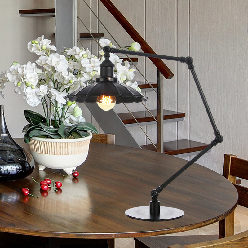 1 Bulb Study Room Table Lighting Vintage Stylish Adjustable Black/Brass Table Lamp with Scalloped Edge Metal Shade