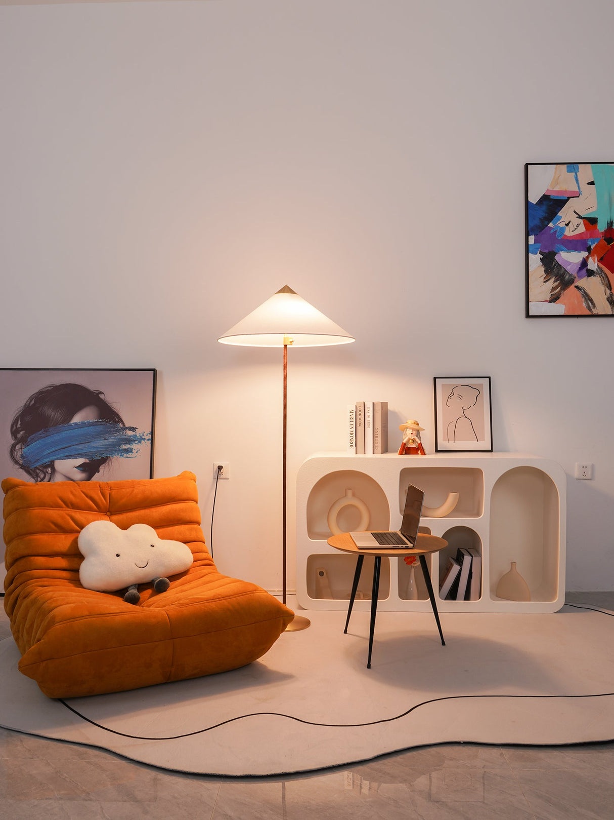 9602 Floor Lamp