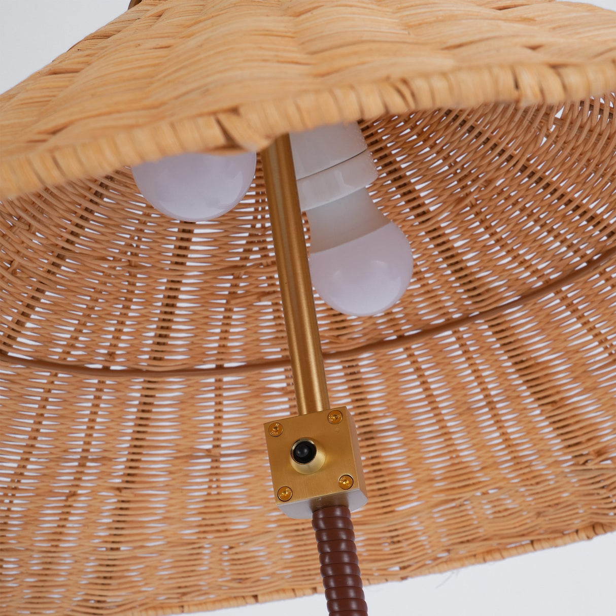 9602 Floor Lamp