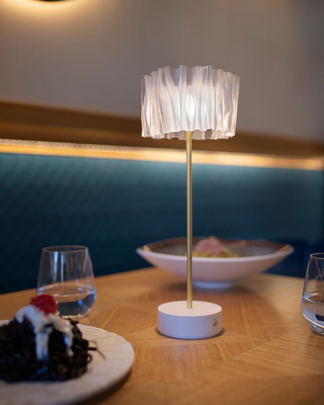 Accordeon Battery Table Lamp