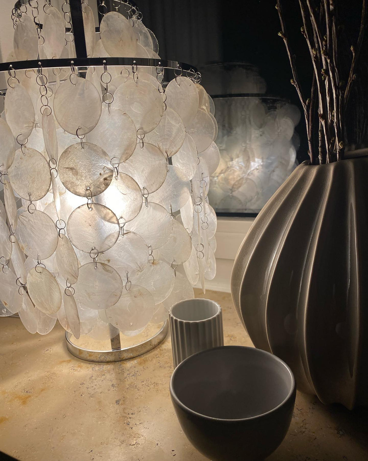 Round Shell Table Lamp