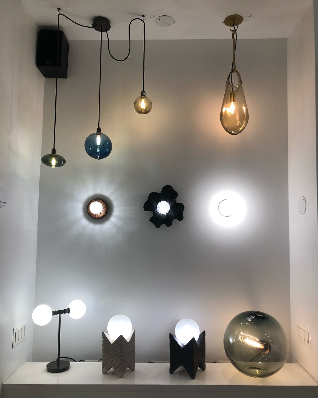 Hold Pendant Light