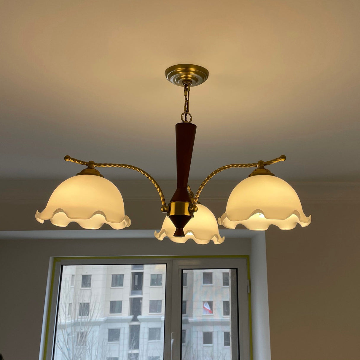 Milky Flower Chandelier
