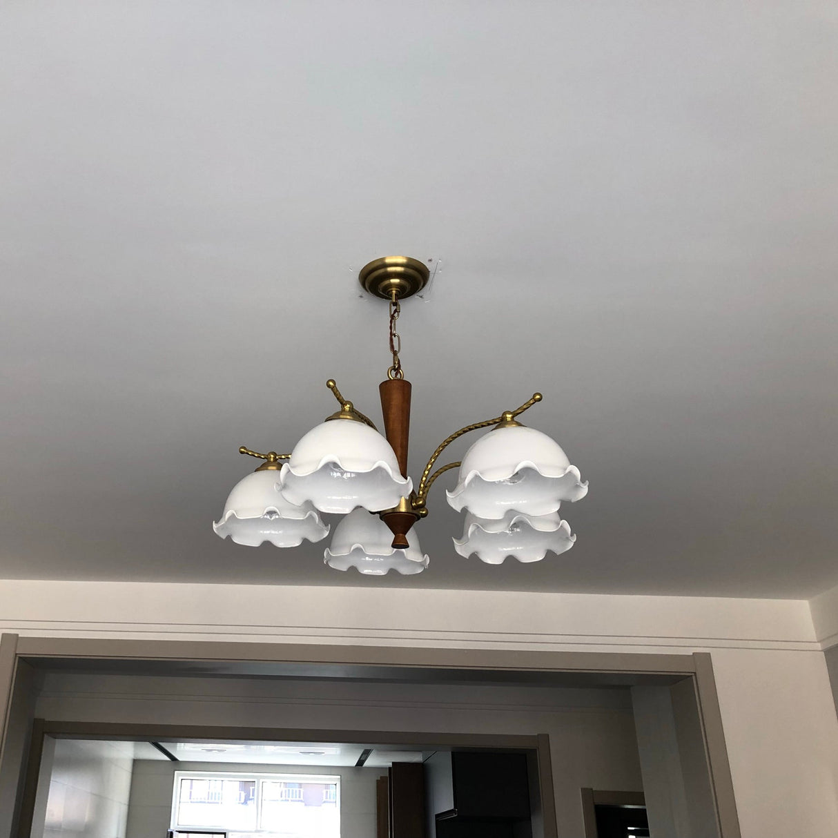 Milky Flower Chandelier