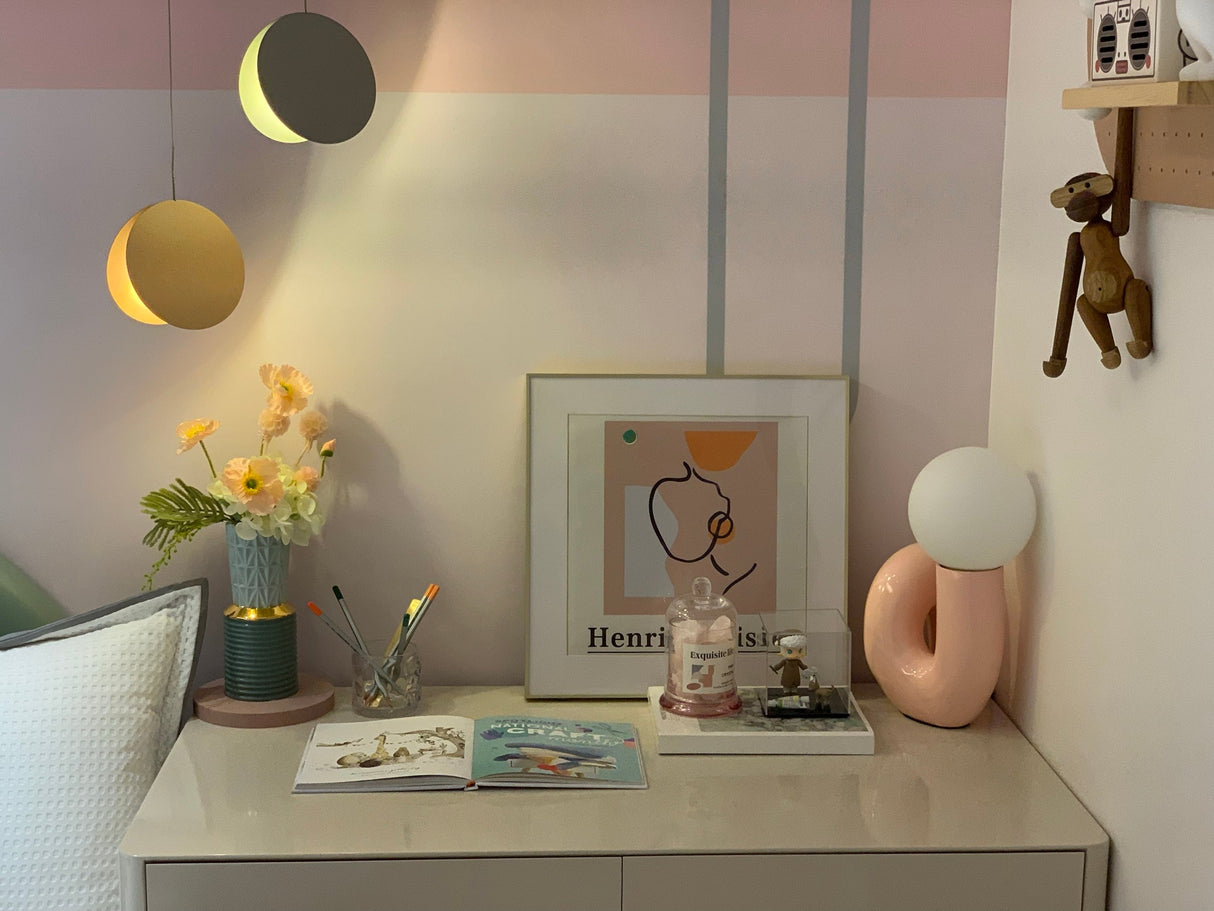 Neotenic Table Lamp