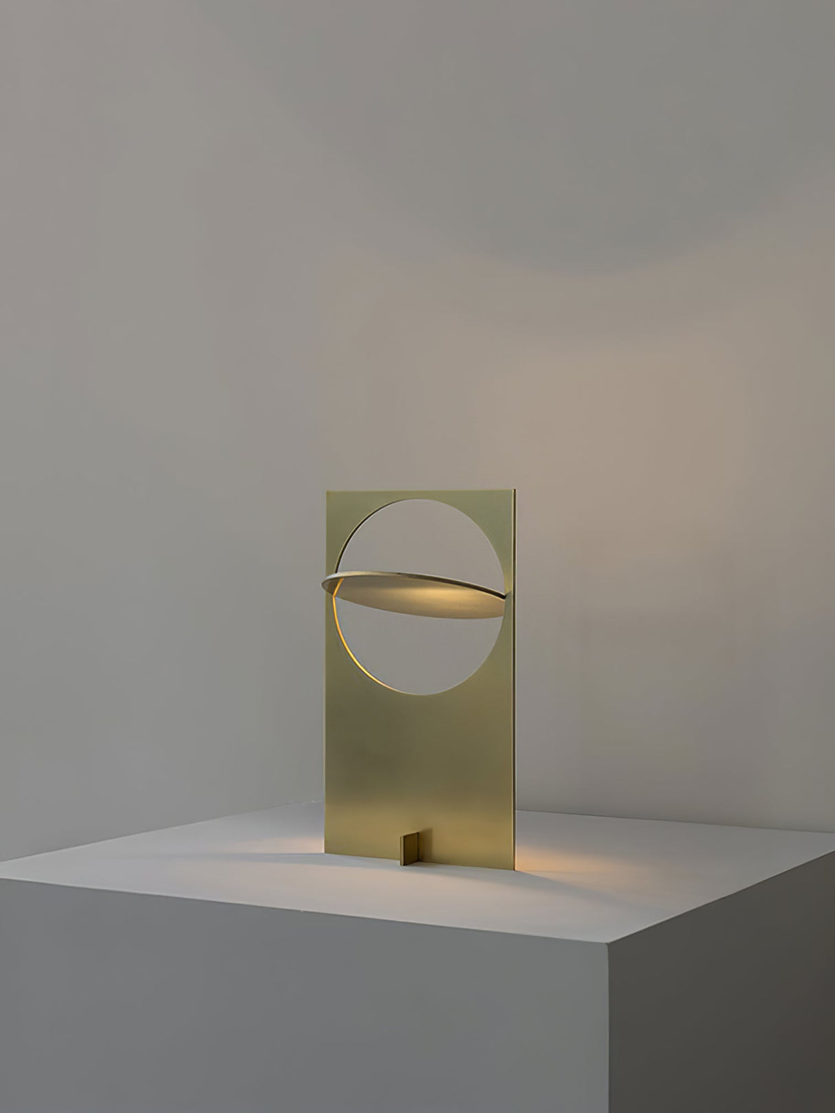 Metallic Reflection Table Lamp