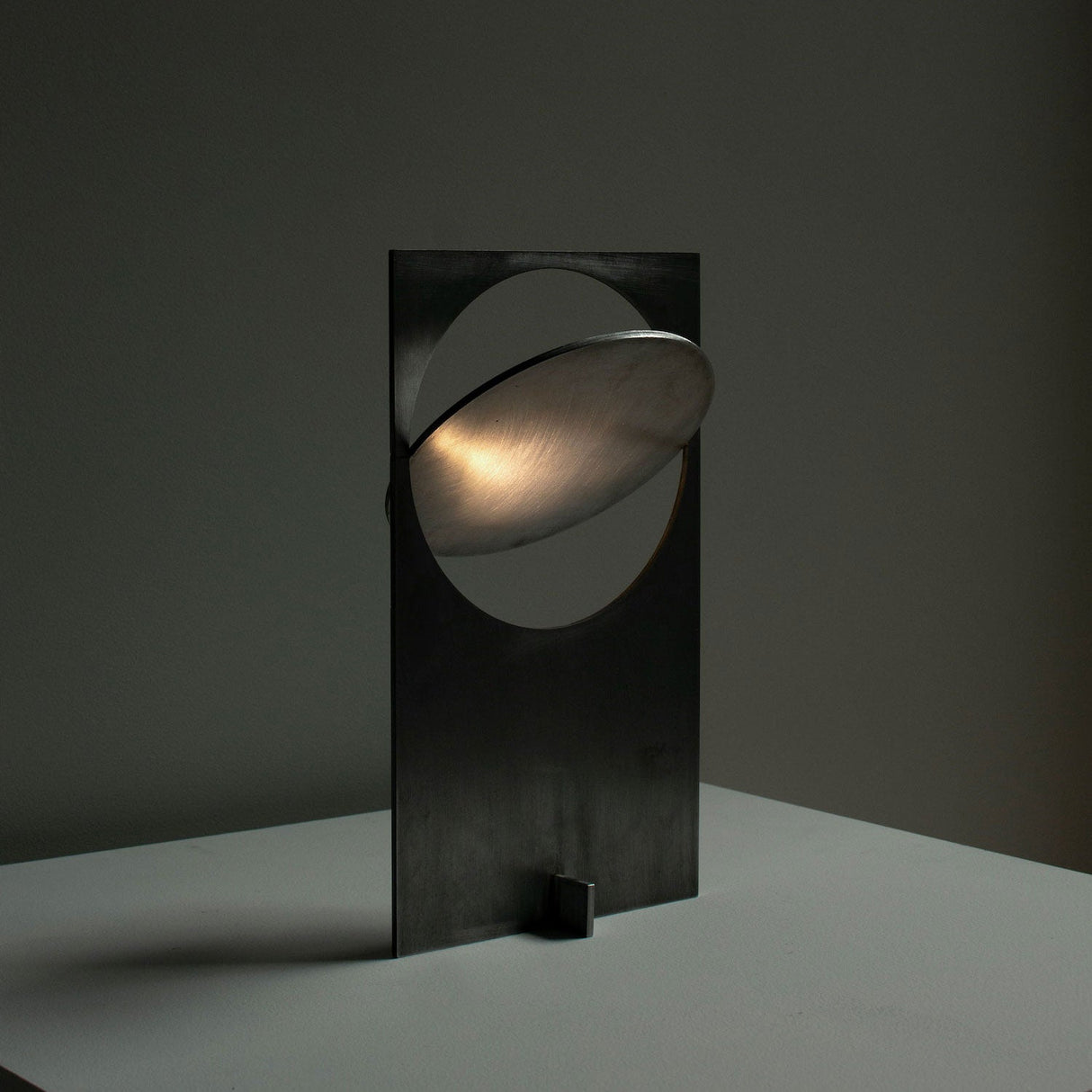 Metallic Reflection Table Lamp