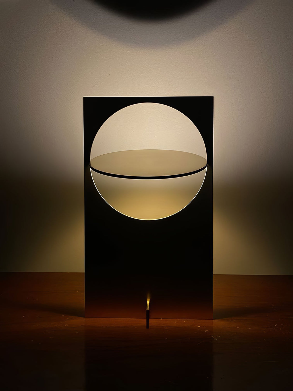 Metallic Reflection Table Lamp