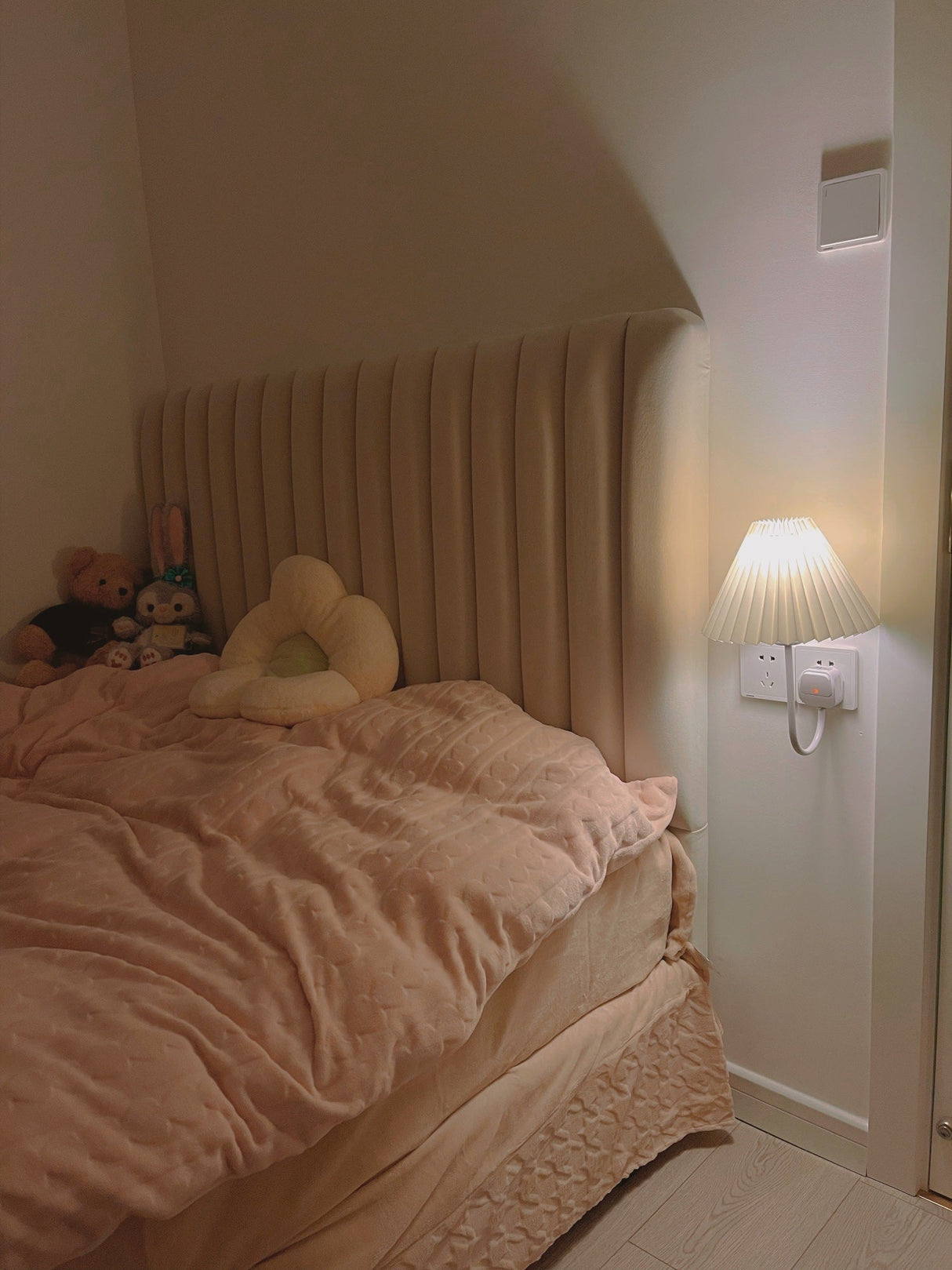 Plug-in Wall Light