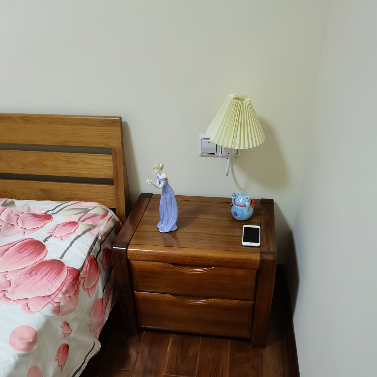 Plug-in Wall Light
