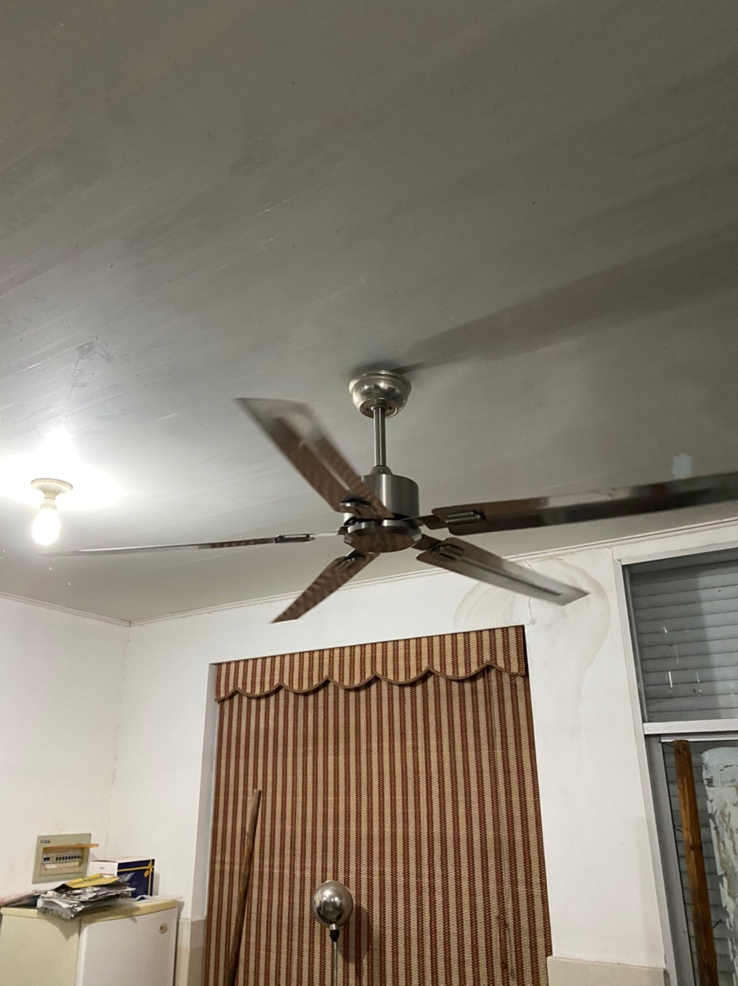 Rozzen Ceiling Fan
