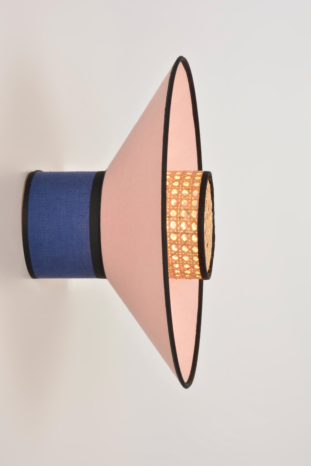 Singapour Conical Wall Light