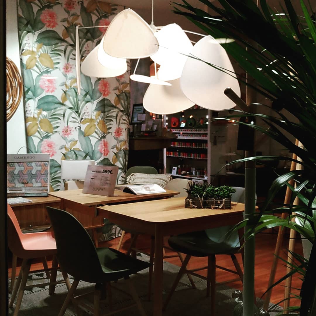 Screen Cannage Suspension