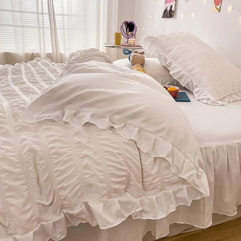 https://feblilac.store/cdn/shop/products/aesthetic-bedroom-soft-ribbed-cotton-bedding-set-roomtery5.jpg?v=1639722484&width=1445