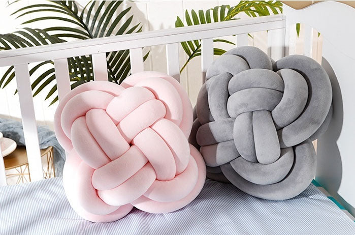 Complexity Knot Pillow