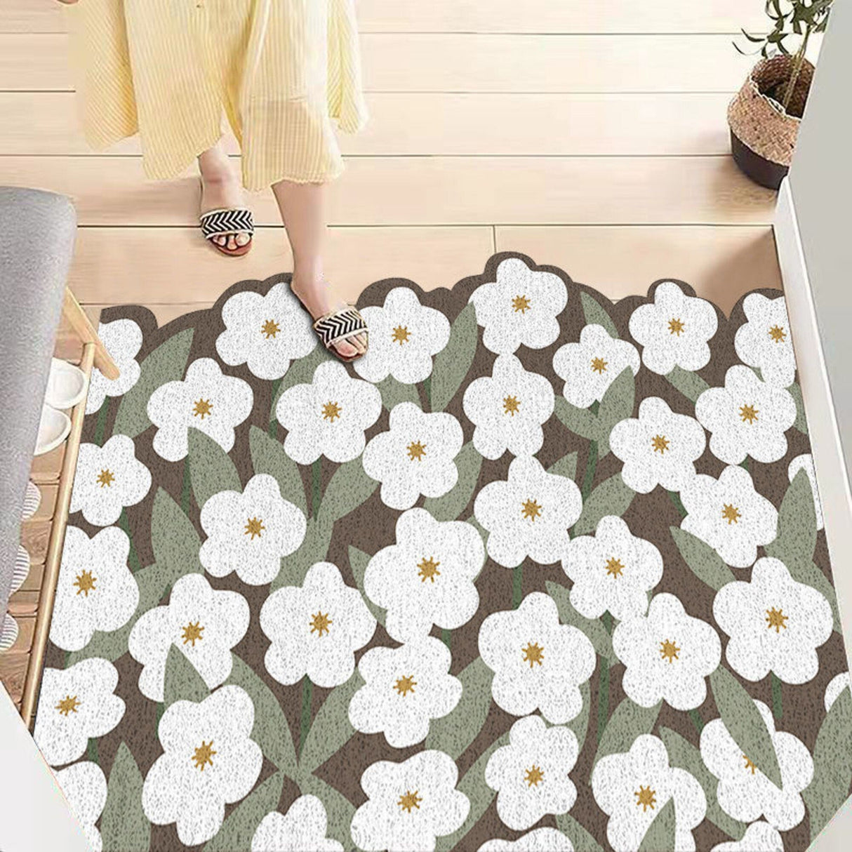 Feblilac White Flowers and Green Leaves PVC Coil Door Mat