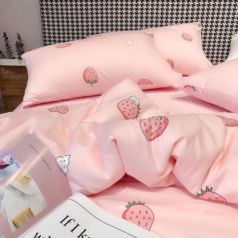 Strawberry Kitten Bedding Set