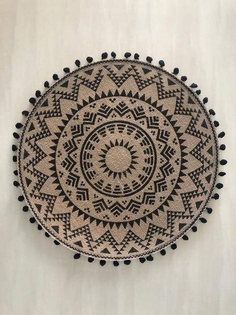 Delicate Round Table Mat