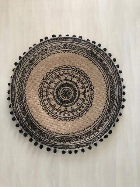 Delicate Round Table Mat